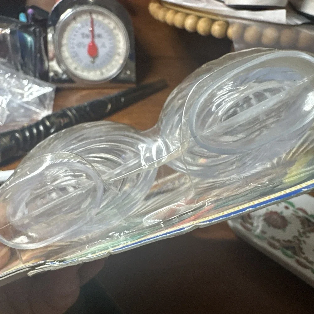 Clear Plastic Acrylic Salt and Pepper Shakers Clamshell, And Original Packaging
